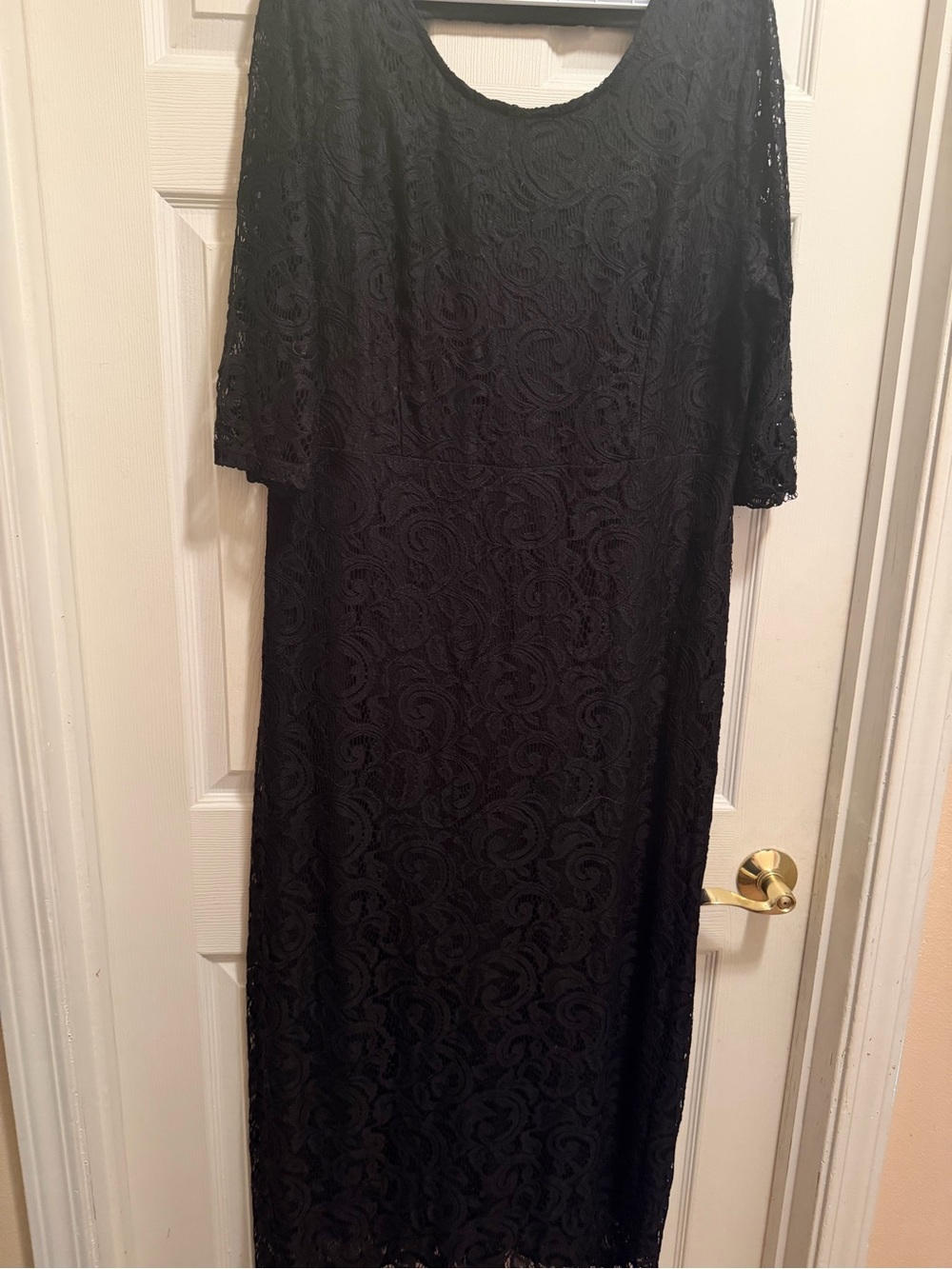 chic Black Lace Maxi Dress with Short Sleeves